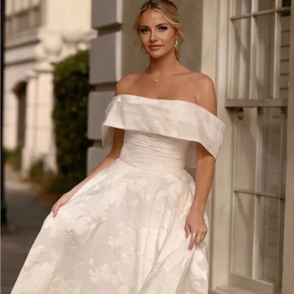 Cream Off-Shoulder Wedding Gown with detachable shawl bodice - Picture 3 of 6